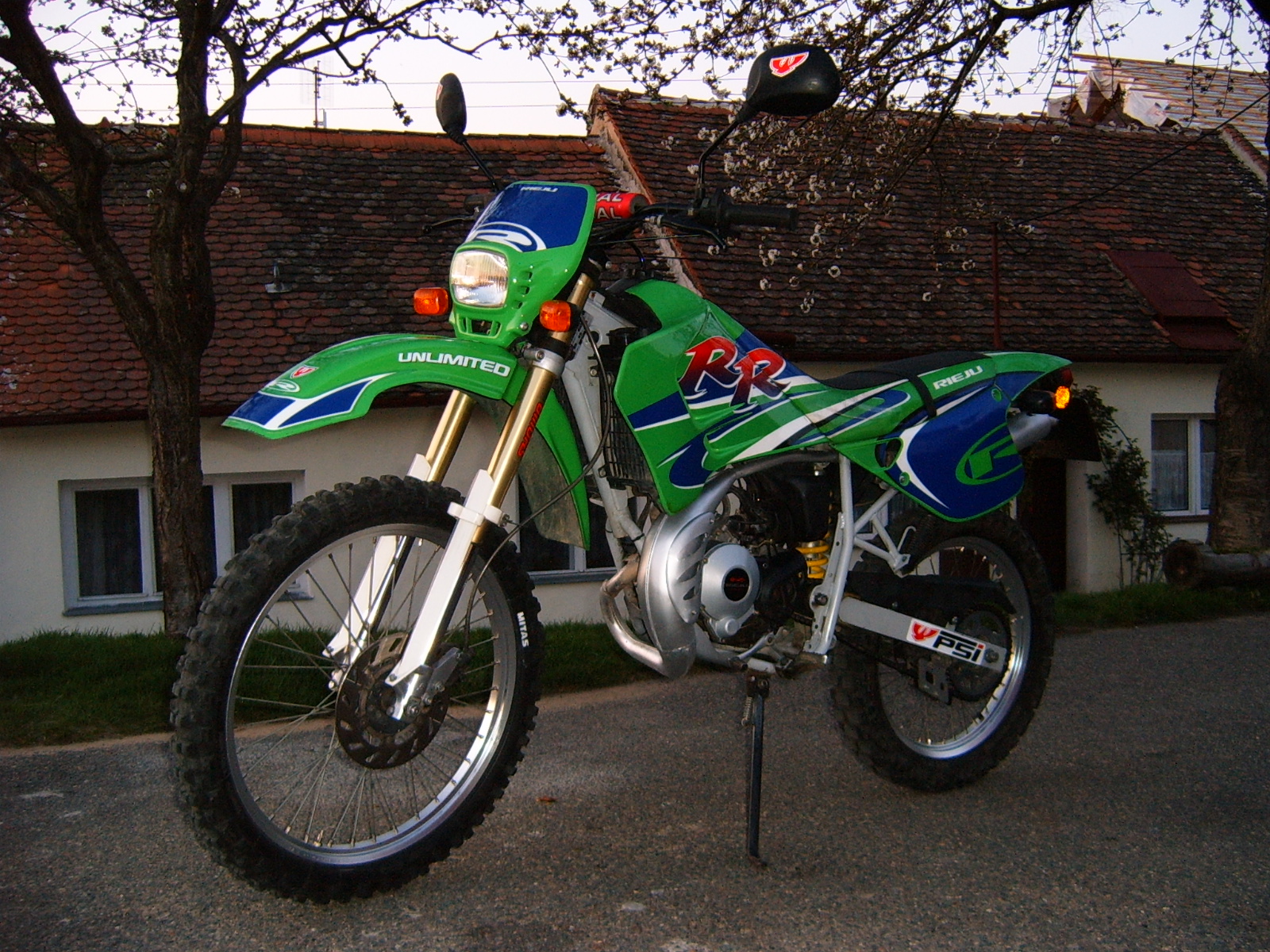 S3700141.JPG